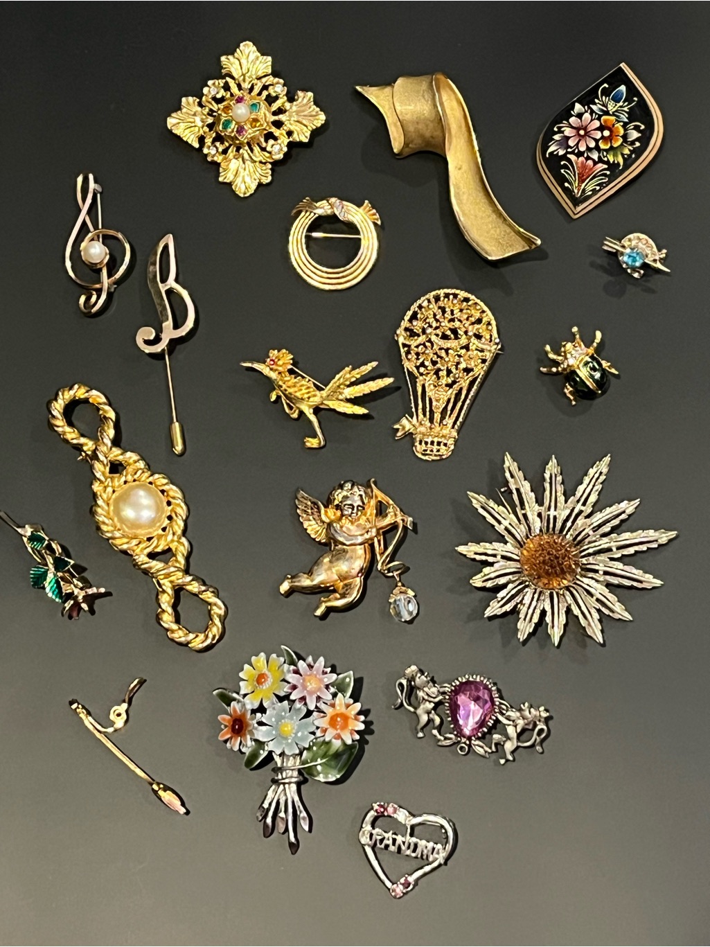 19 Vtg Estate Brooches Signed Monet Sarah Coventry Coro Avon Krementz